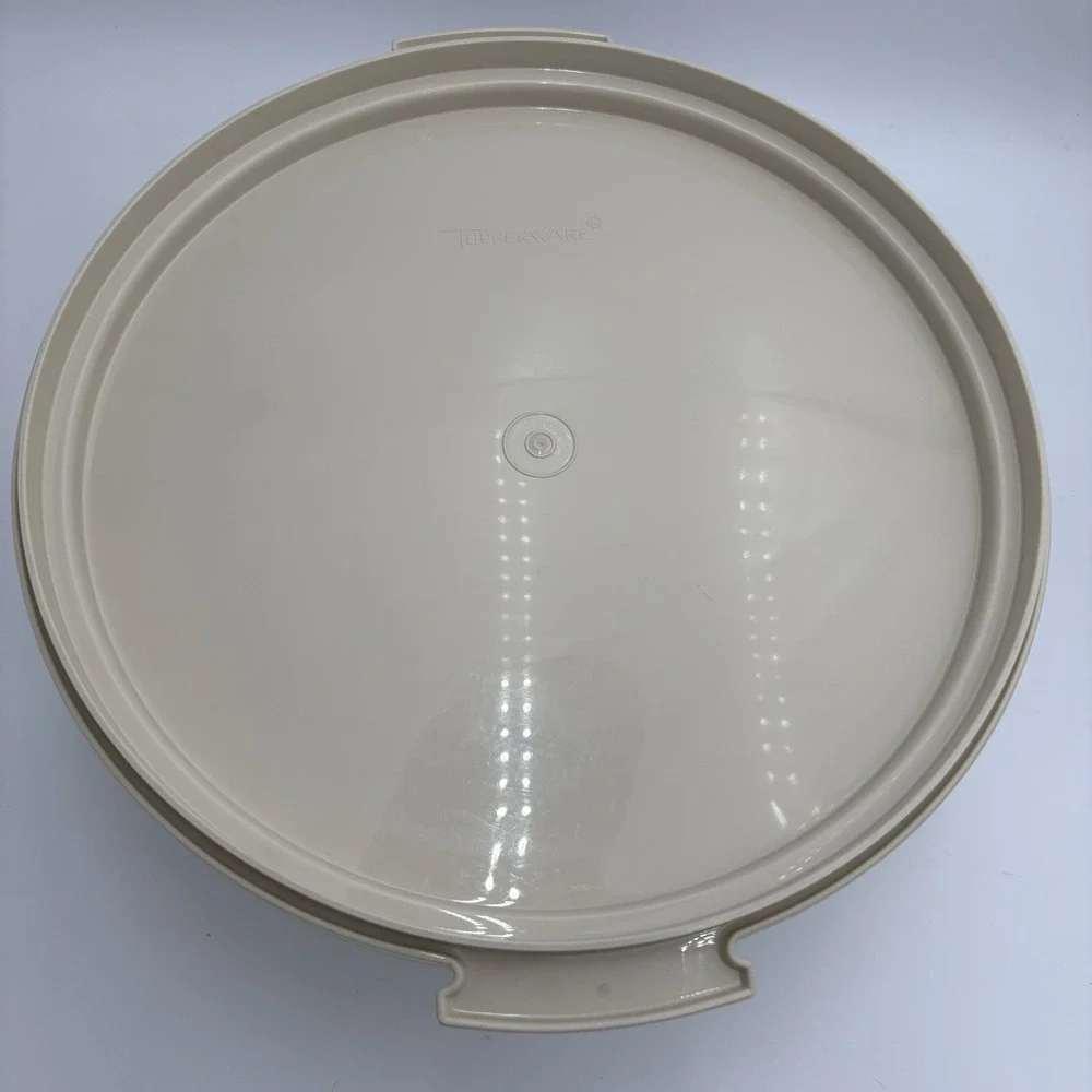 Tupperware vtg cake